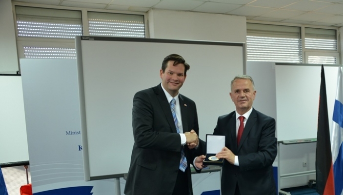 Drejtori Smakiqi priti n&euml; takim nj&euml; delegacion nga shoqata e miq&euml;sis&euml; Austri-Kosov&euml;