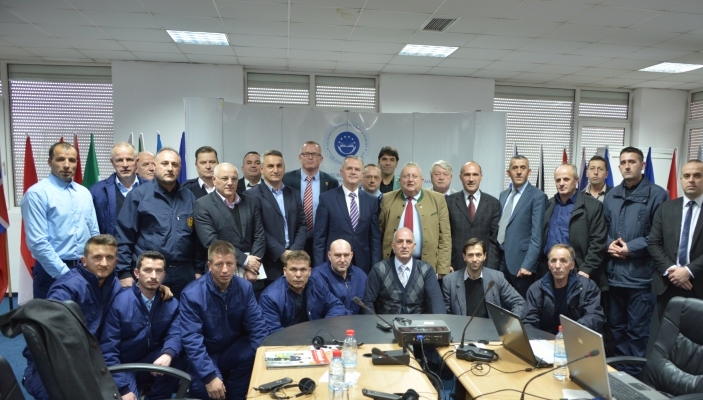Pjes&euml;marr&euml;sit e konferenc&euml;s &#147;Dita e Siguris&euml; s&euml; Men&ccedil;ur Austriako-Kosovare 2016&#148; vizituan Akademin&euml;