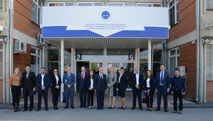 Nj&euml; delegacion nga Byro p&euml;r &Ccedil;&euml;shtje Nd&euml;rkomb&euml;tare t&euml; Narkotik&euml;ve dhe Zbatim t&euml; Ligjit vizitoi Akademin&euml;