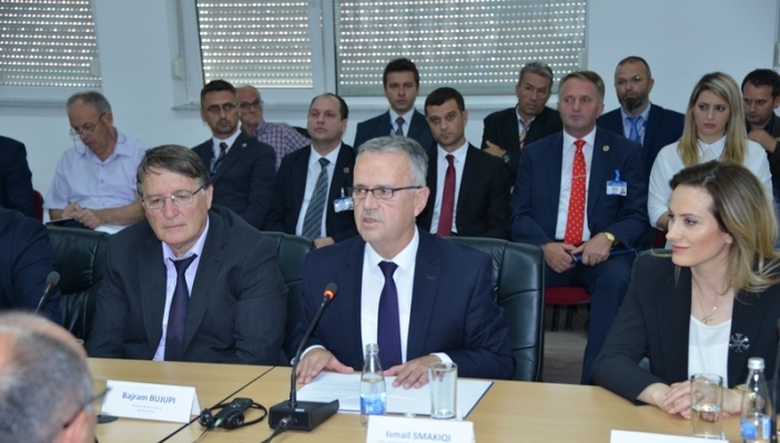 U p&euml;rurua  pllaka e akreditimit nd&euml;rkomb&euml;tar&euml; t&euml; Akademis&euml; nga IADLEST