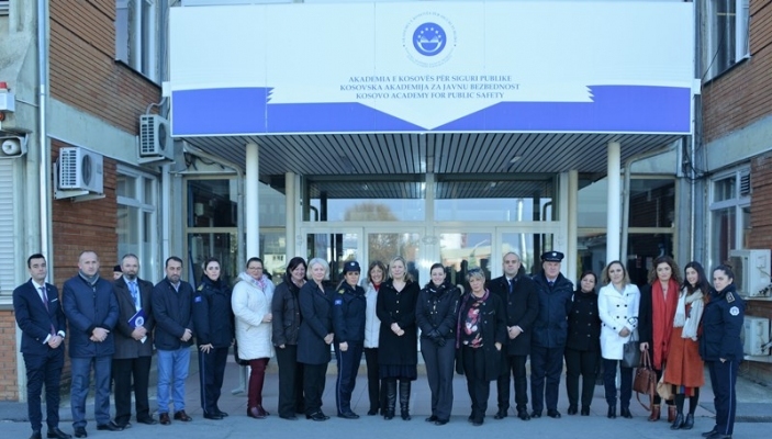 Nj&euml; delegacion i femrave police nga Mbret&euml;ria e Bashkuar vizitoi Akademin&euml; 