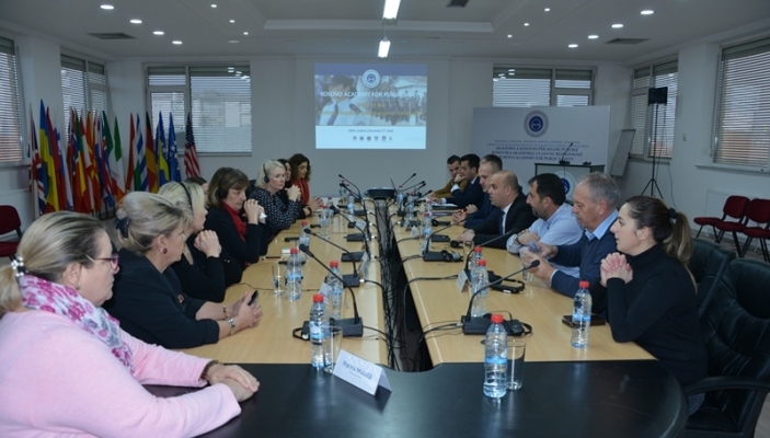 Nj&euml; delegacion i femrave police nga Mbret&euml;ria e Bashkuar vizitoi Akademin&euml; 