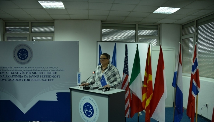 Sot n&euml; Akademi u sh&euml;nua dita nd&euml;rkomb&euml;tare e gruas 8-marsi