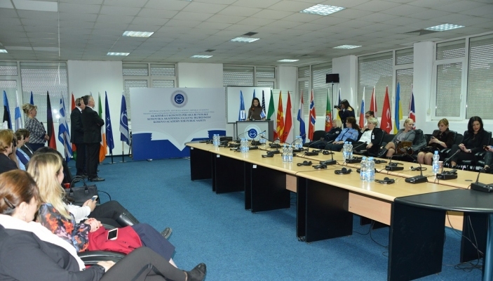 Sot n&euml; Akademi u sh&euml;nua dita nd&euml;rkomb&euml;tare e gruas 8-marsi