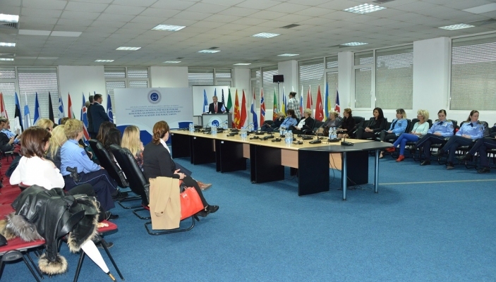 Sot n&euml; Akademi u sh&euml;nua dita nd&euml;rkomb&euml;tare e gruas 8-marsi