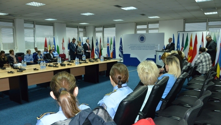 Sot n&euml; Akademi u sh&euml;nua dita nd&euml;rkomb&euml;tare e gruas 8-marsi