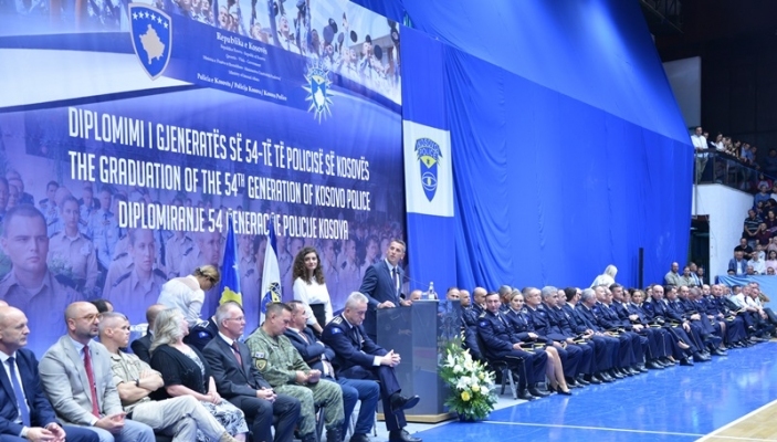 Sot u mbajt ceremonia e p&euml;rfundimit t&euml; pjes&euml;s teorike t&euml; programit profesional p&euml;r 416 kadet&euml;t t&euml; Policis&euml; s&euml; Kosov&euml;s 