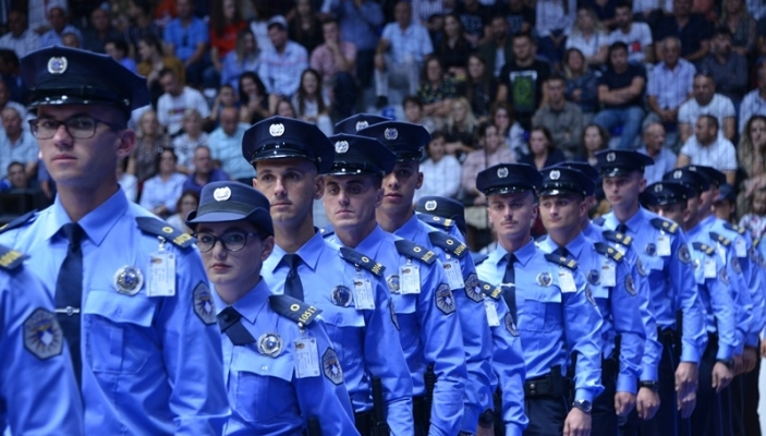 Sot u mbajt ceremonia e p&euml;rfundimit t&euml; pjes&euml;s teorike t&euml; programit profesional p&euml;r 416 kadet&euml;t t&euml; Policis&euml; s&euml; Kosov&euml;s 