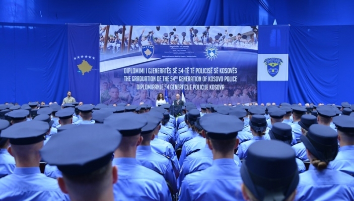 Sot u mbajt ceremonia e p&euml;rfundimit t&euml; pjes&euml;s teorike t&euml; programit profesional p&euml;r 416 kadet&euml;t t&euml; Policis&euml; s&euml; Kosov&euml;s 