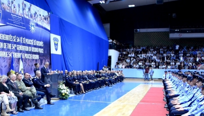 Sot u mbajt ceremonia e p&euml;rfundimit t&euml; pjes&euml;s teorike t&euml; programit profesional p&euml;r 416 kadet&euml;t t&euml; Policis&euml; s&euml; Kosov&euml;s 