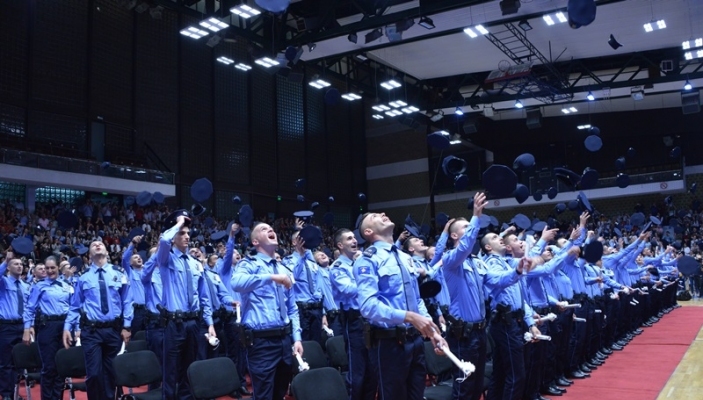 Sot u mbajt ceremonia e p&euml;rfundimit t&euml; pjes&euml;s teorike t&euml; programit profesional p&euml;r 416 kadet&euml;t t&euml; Policis&euml; s&euml; Kosov&euml;s 