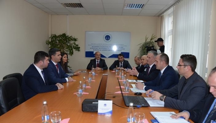 Kryetari  Tahiri vizitoi Akademin&euml; e Kosov&euml;s p&euml;r Siguri Publike