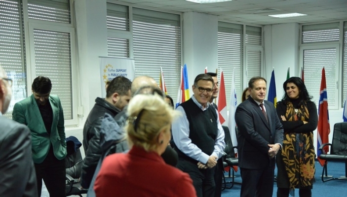 Smakiqi priti n&euml; takim lamtumir&euml;s  shefin e ICITAP-it  Cameron Fisher