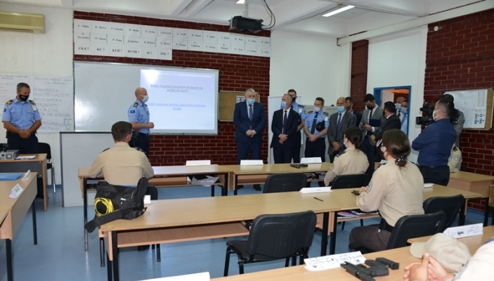 Ministri i MPB-s&euml; Agim Veliu vizitoi Akademin&euml; e Kosov&euml;s p&euml;r Siguri Publike