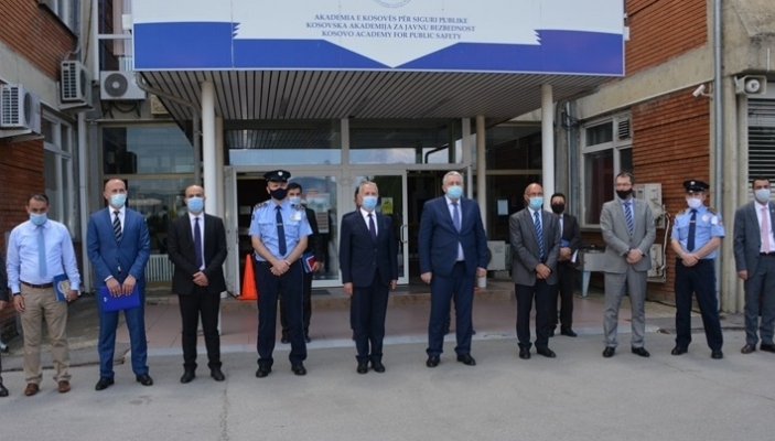 Ministri i MPB-s&euml; Agim Veliu vizitoi Akademin&euml; e Kosov&euml;s p&euml;r Siguri Publike