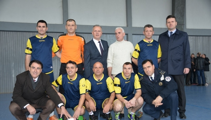 P&euml;rkujtohen polic&euml;t e r&euml;n&euml; n&euml; detyr&euml; 