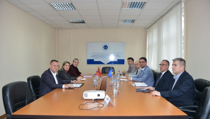 Nj&euml; delegacion nga Sh&euml;rbimi i Mbrojtjes nga Zjarri dhe Shp&euml;timin vizitoi Akademin&euml; 