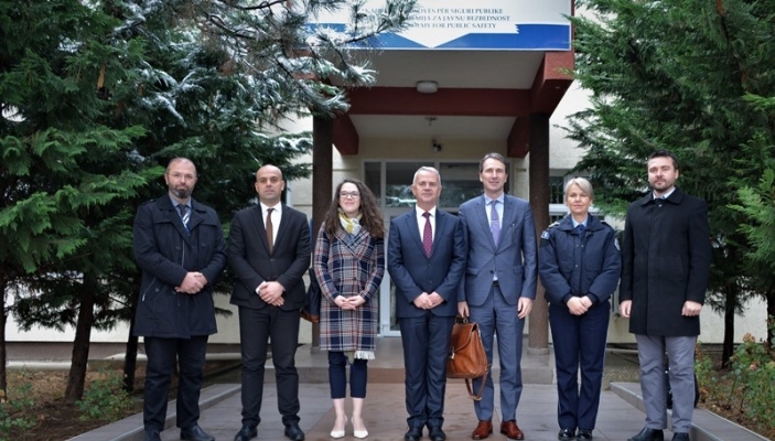 Jessalyn Brogan Walker menaxhere e programit Hedahay vizitoi Akademin&euml;