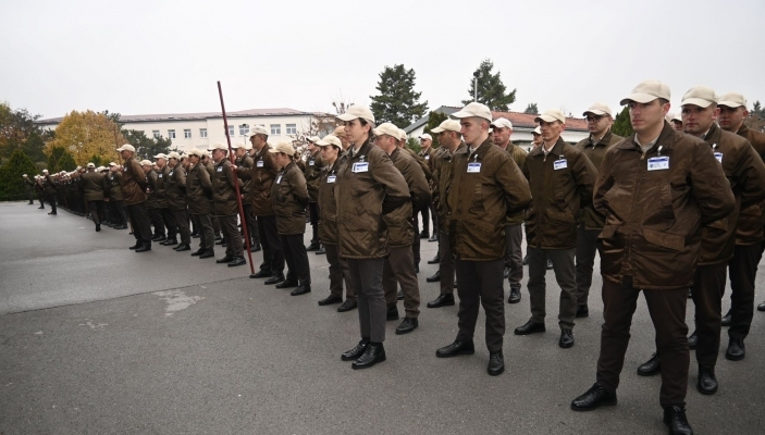  Kadet&euml;t mbajt&euml;n nj&euml; minut&euml; heshtje n&euml; nderim t&euml; kolegut t&euml; tyre Flordian Shabaj 