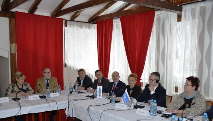 Prezantimi i t&#235; gjeturave &#147;Studimi i Fizibilitetit - Themelimi i studimeve pasuniversitare n&#235; siguri publike dhe n&#235; sektorin e siguris&#235; n&#235; Akademin&#235; e Kosov&#235;s p&#235;r Siguri Publike&#148; 