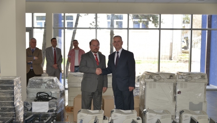 OSBE-ja dhuron donacion Akademis&euml; s&euml; Kosov&euml;s p&euml;r Siguri Publike