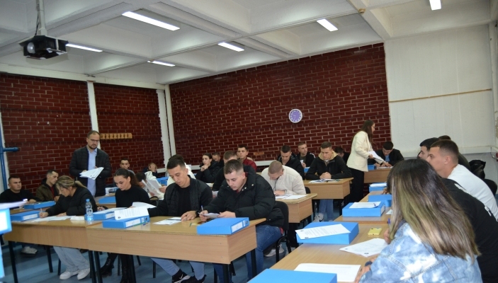 N&euml; Akademin&euml; e Kosov&euml;s p&euml;r Siguri Publike (AKSP) ka filluar Trajnimi p&euml;r Zyrtar Policor, gjenerata e 61-t&euml; e Policis&euml; s&euml; Kosov&euml;s.