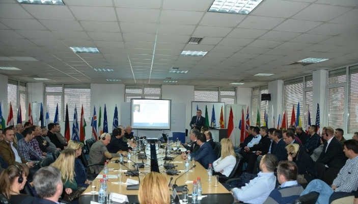 N&euml; AKSP u mbajt ligj&euml;rat&euml; p&euml;r &ccedil;&euml;shtje t&euml; siguris&euml; &#147;NATO dhe e ardhmja e siguris&euml; Euro-Atlantike&#148; nga profesor dhe ushtarak t&euml; Kolegjit t&euml; Mbrojtjes s&euml; NATO-s