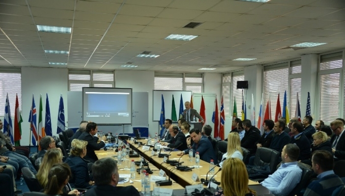 N&euml; AKSP u mbajt ligj&euml;rat&euml; p&euml;r &ccedil;&euml;shtje t&euml; siguris&euml; &#147;NATO dhe e ardhmja e siguris&euml; Euro-Atlantike&#148; nga profesor dhe ushtarak t&euml; Kolegjit t&euml; Mbrojtjes s&euml; NATO-s