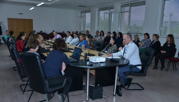 Akademia e Kosov&euml;s p&euml;r Siguri Publike akreditohet nga Autoriteti Komb&euml;tar i Kualifikimeve, kurse gjat&euml; jav&euml;s s&euml; ardhshme pritet t&euml; akreditohet nga Asociacioni Nd&euml;rkomb&euml;tar i Drejtor&euml;ve t&euml; Standardeve dhe Trajnimit t&euml; Zbatimit t&euml; Ligjit t&euml; Shteteve t&euml; Bashkuara t&euml; Amerik&euml;s