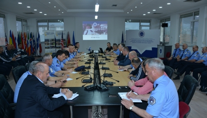 Akademia e Kosov&euml;s p&euml;r Siguri Publike akreditohet nga Autoriteti Komb&euml;tar i Kualifikimeve, kurse gjat&euml; jav&euml;s s&euml; ardhshme pritet t&euml; akreditohet nga Asociacioni Nd&euml;rkomb&euml;tar i Drejtor&euml;ve t&euml; Standardeve dhe Trajnimit t&euml; Zbatimit t&euml; Ligjit t&euml; Shteteve t&euml; Bashkuara t&euml; Amerik&euml;s