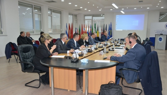 N&euml; Akademi u mbajt takimi i bordit