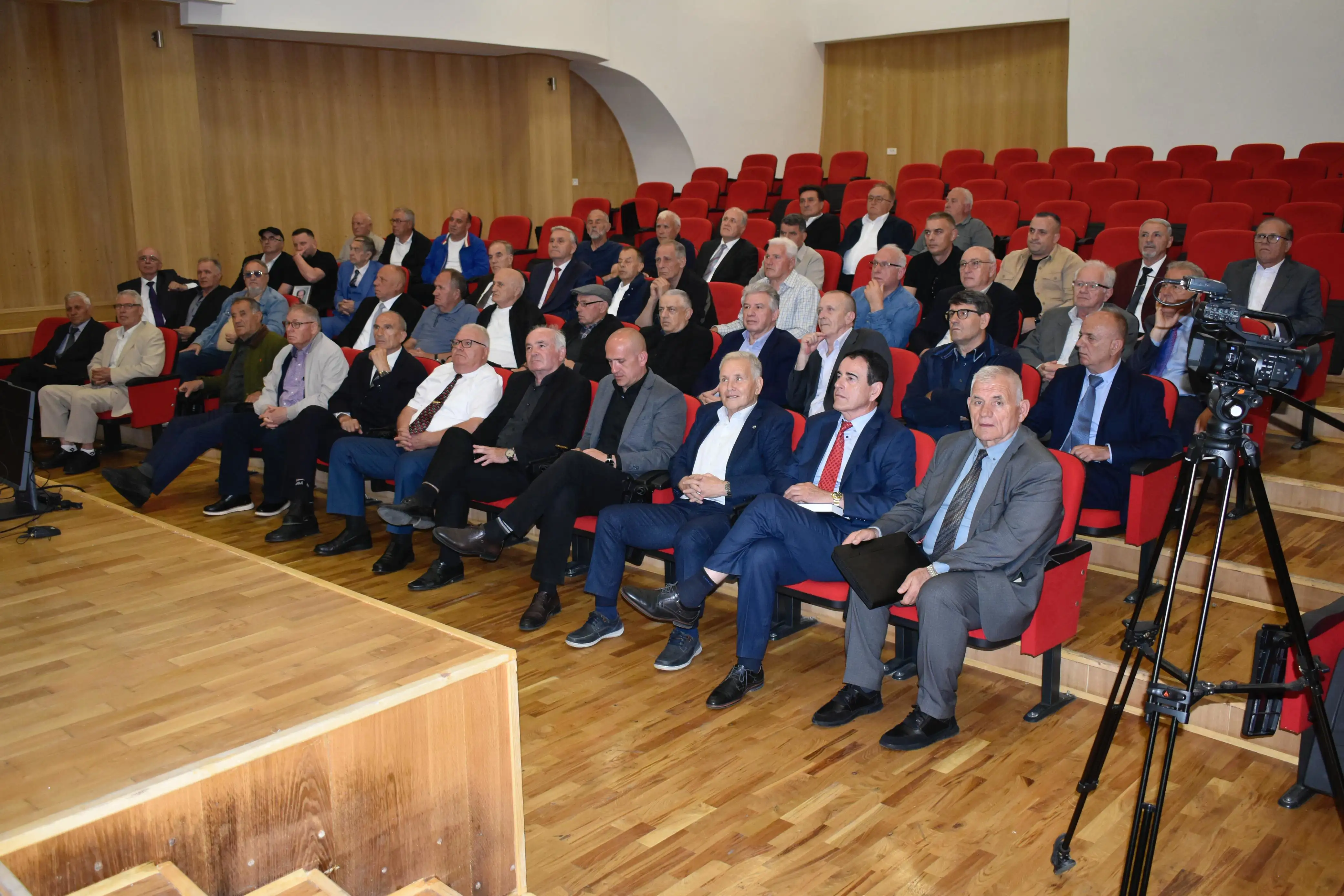 Në Akademinë e Kosovës për Siguri Publike u shënua 50-vjetori i diplomimit të Gjeneratës së Parë të Kadetëve të Shkollës së Mesme për Punë të Brendshme