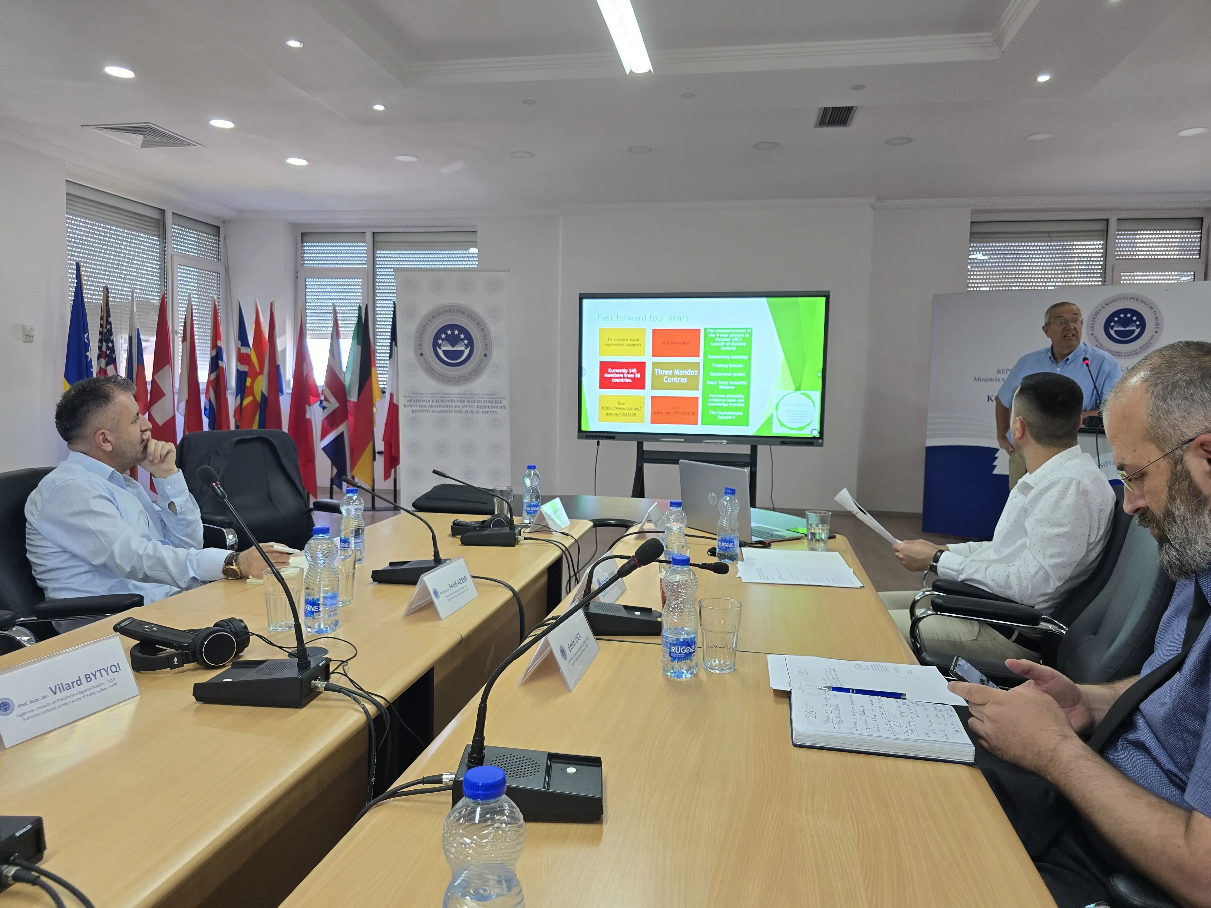 Sot në Akademinë e Kosovës për Siguri Publike, profesori David Walsh prezantoi Projektin për hetimin efektiv të krimeve “ImpleMendez”