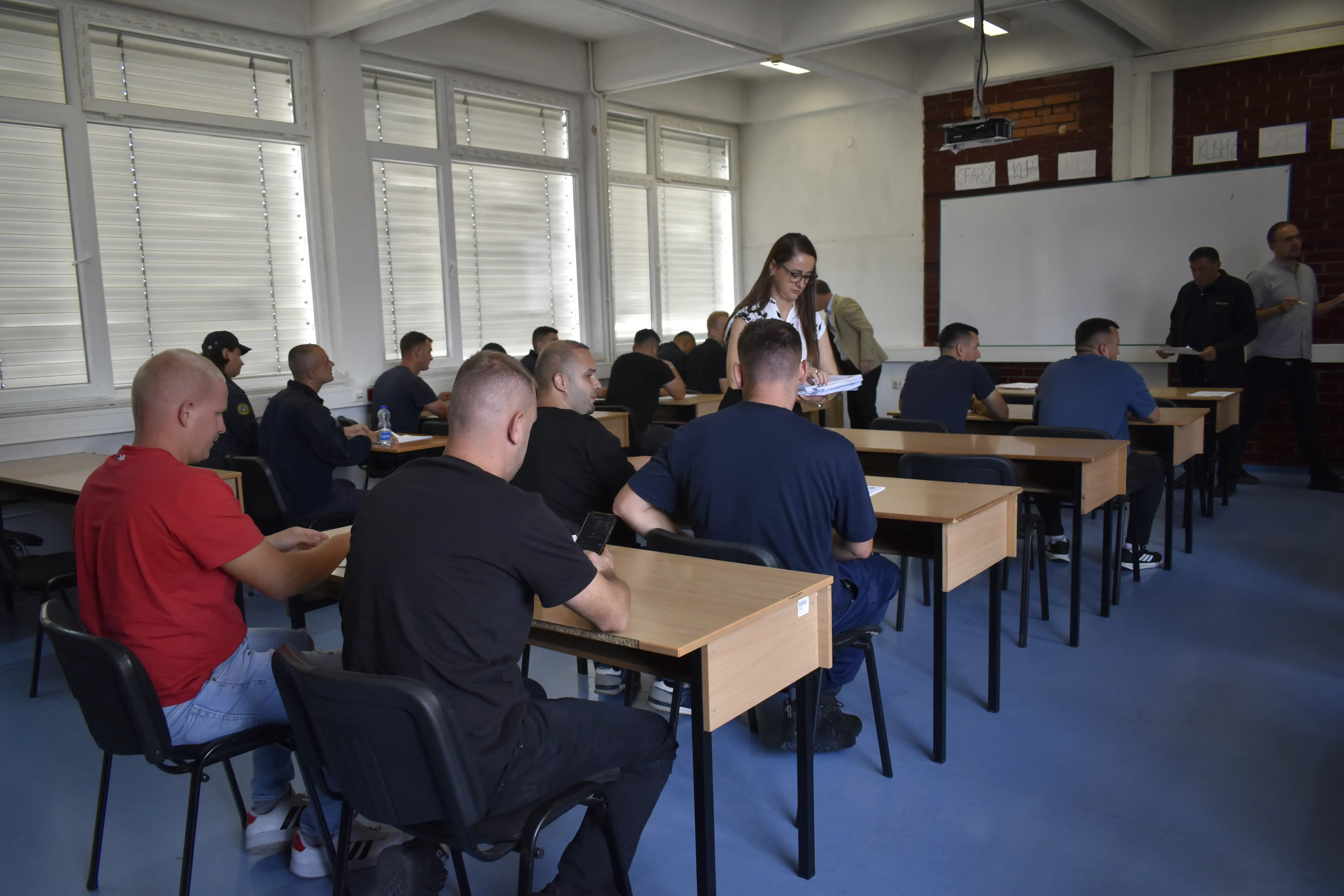 Në Akademinë e Kosovës për Siguri Publike filloi trajnimi profesional për zjarrfikës