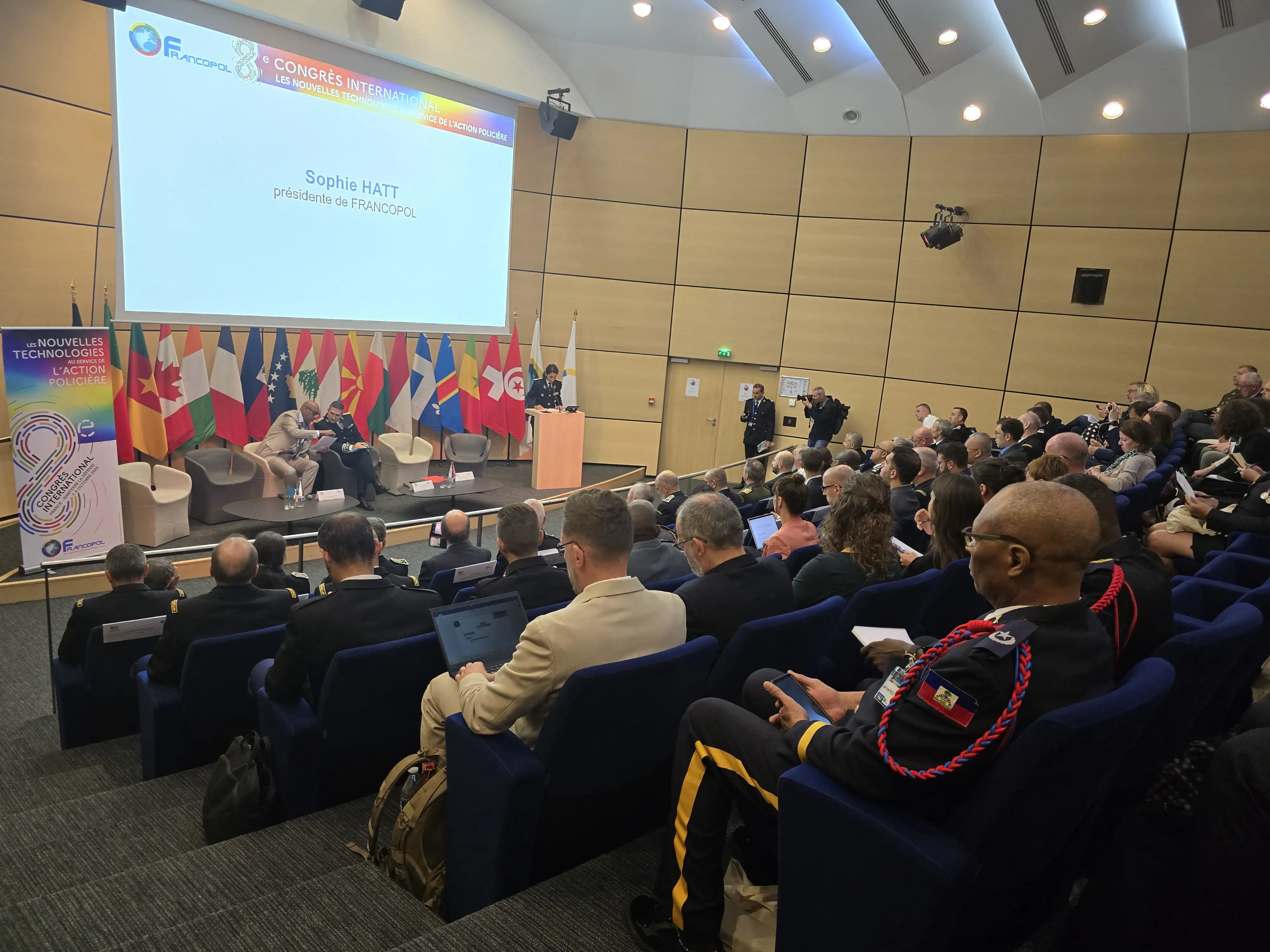 Zyrtarë të lartë të AKSP-së morën pjesë në Kongresin e 8-të Ndërkombëtar të FRANCOPOL në Paris