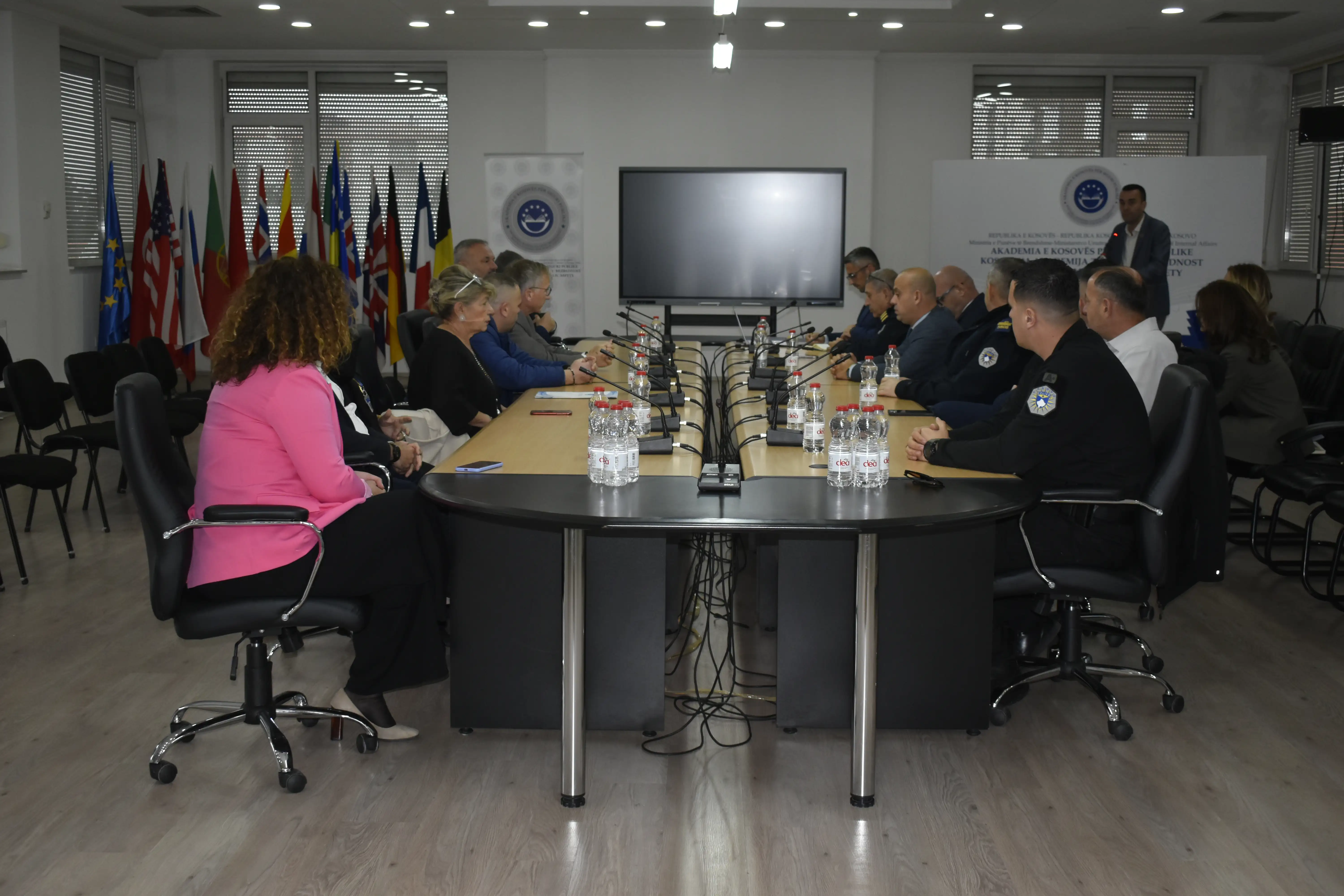 Certifikohen 12 zyrtarë në Trajnimin për Trajner në zhvillimin e Kurrikulave në Akademinë e Kosovës për Siguri Publike