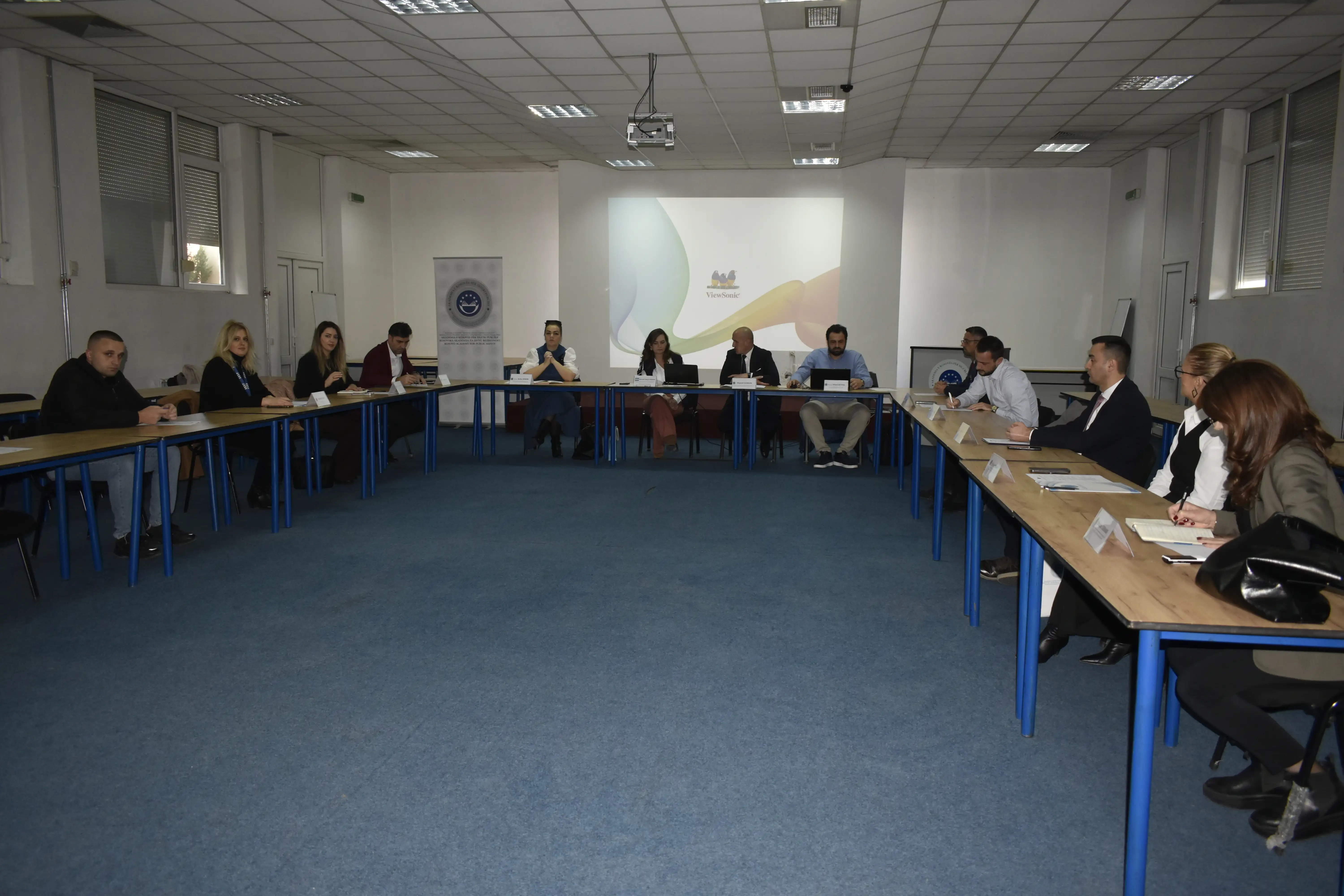 Zyra e Erasmus+ në Kosovë mbajti sesionin informues për programin Erasmus+ për stafin dhe studentët e AKSP-së