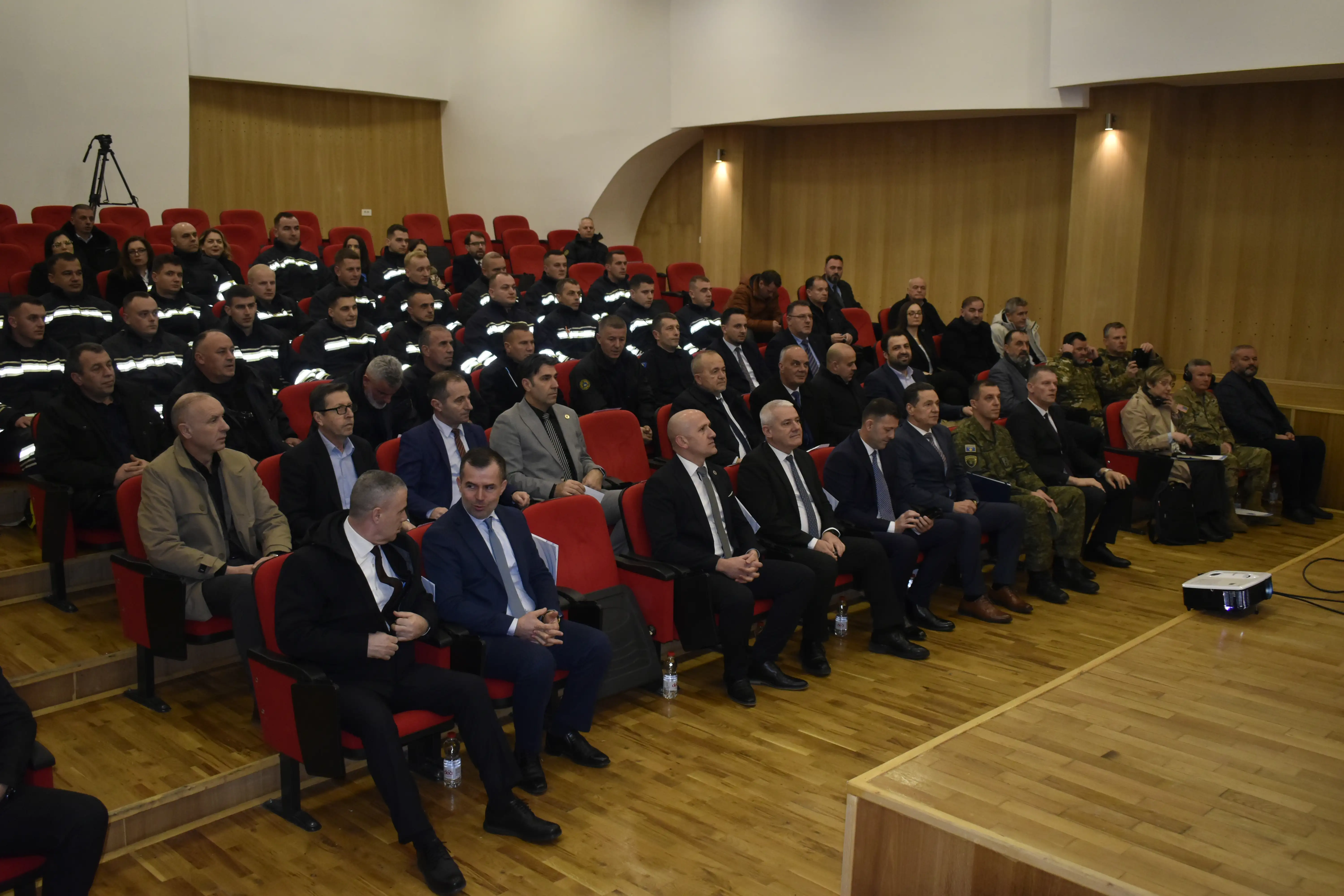 Në Akademinë e Kosovës për Siguri Publike sot diplomuan 21 kadetë për zjarrfikës