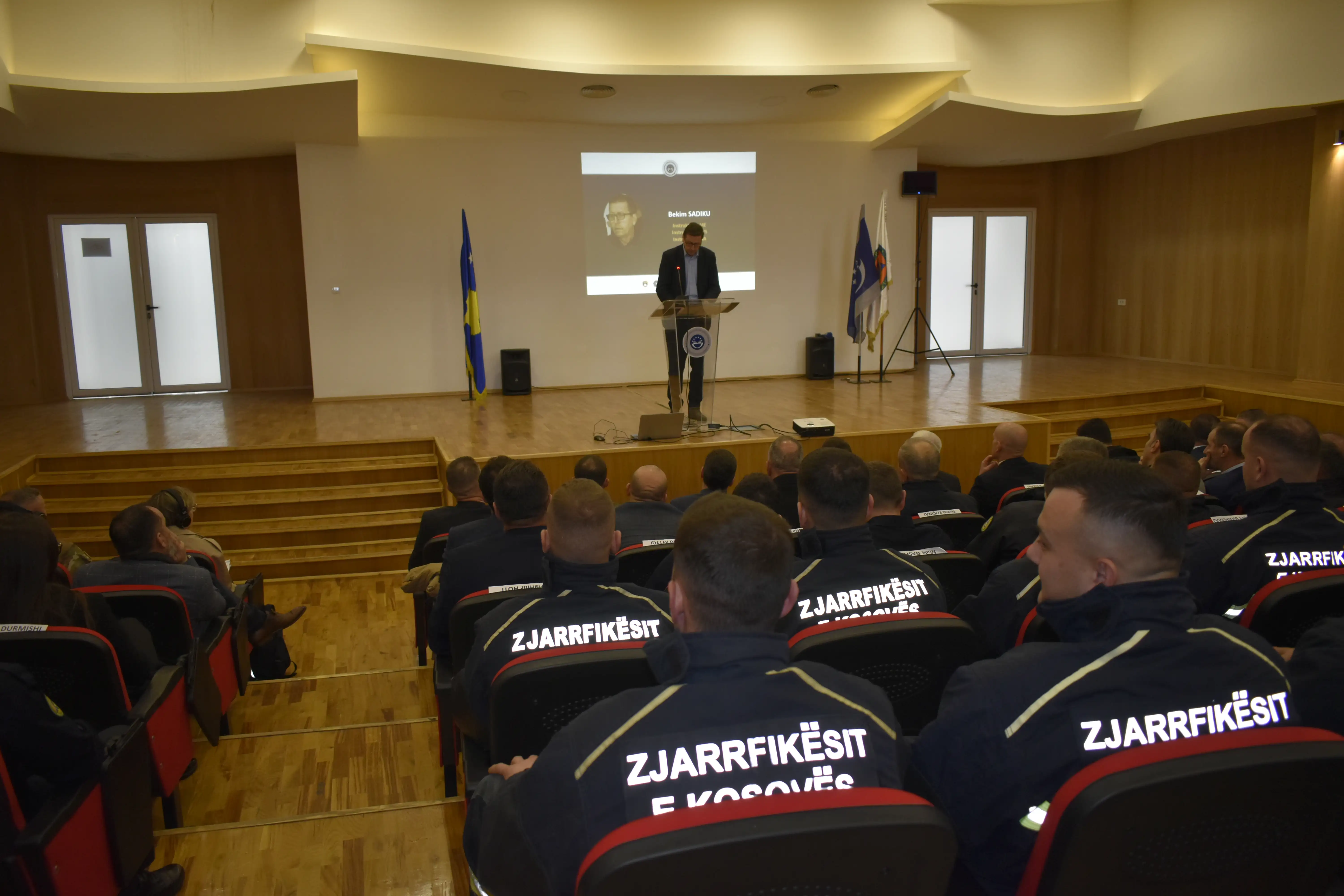 Në Akademinë e Kosovës për Siguri Publike sot diplomuan 21 kadetë për zjarrfikës