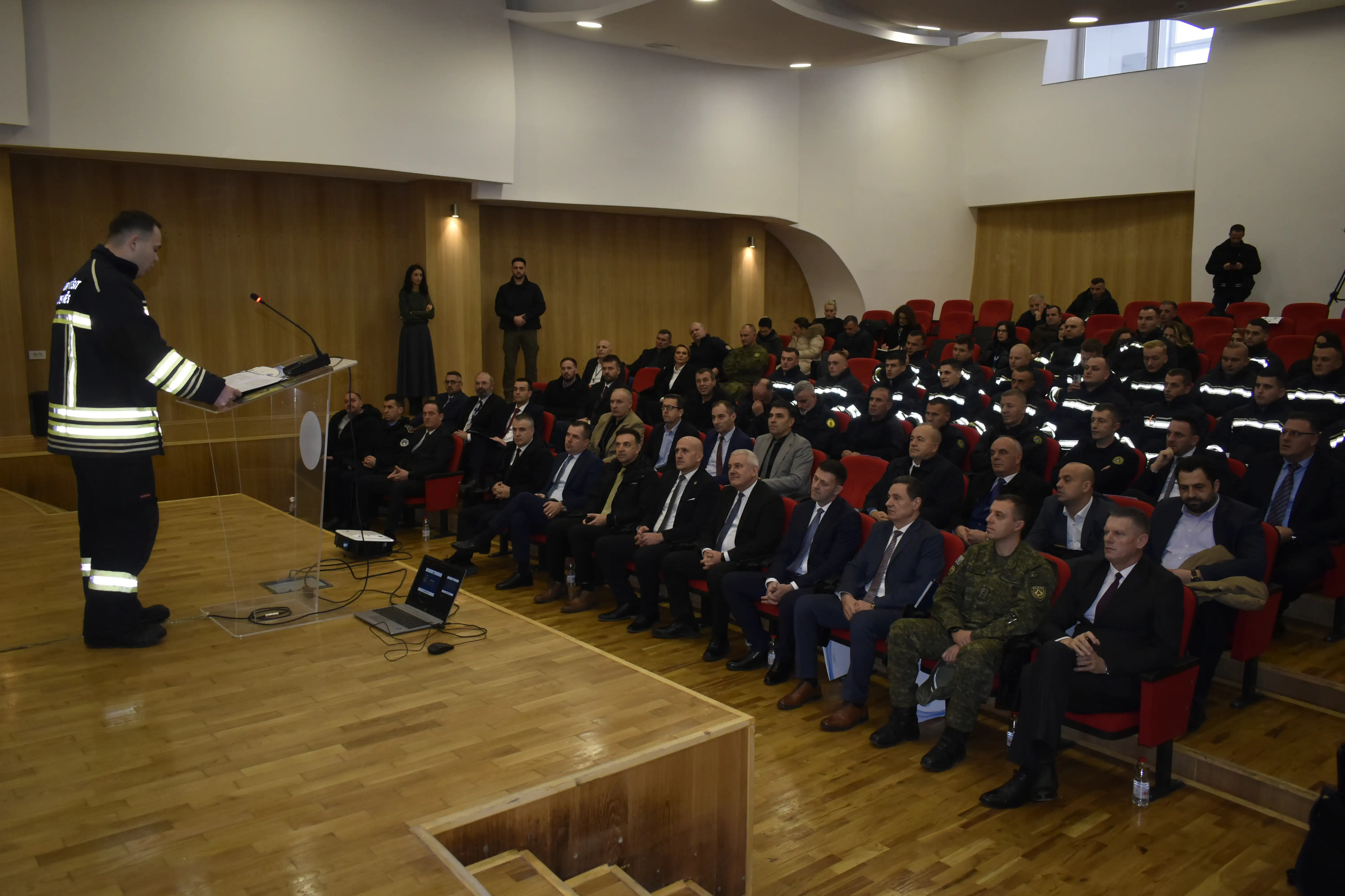 Në Akademinë e Kosovës për Siguri Publike sot diplomuan 21 kadetë për zjarrfikës