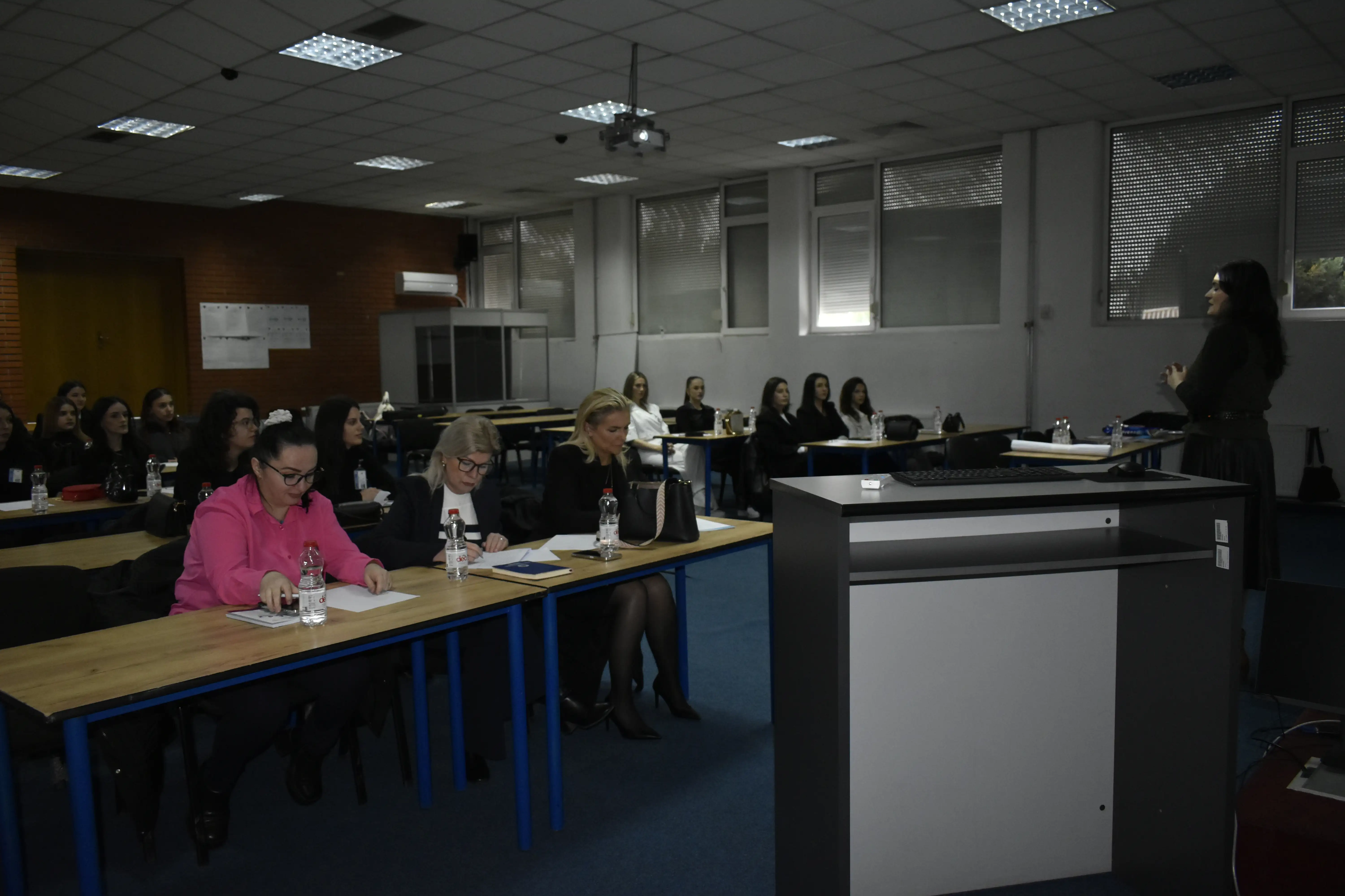 Në AKSP u mbajt punëtoria “Ndërtimi i një mjedisi të sigurt: Parandalimi i ngacmimeve seksuale”