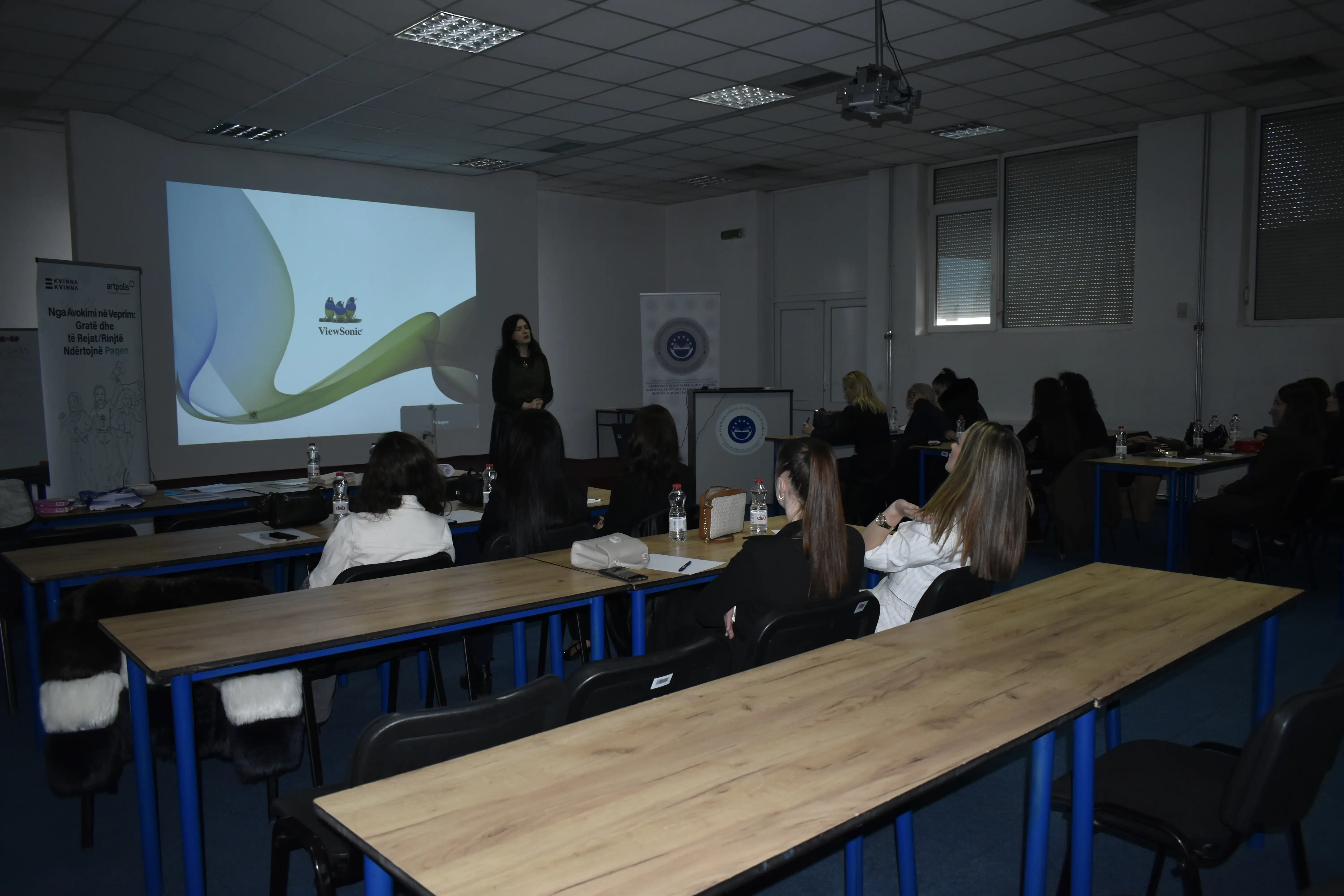 Në AKSP u mbajt punëtoria “Ndërtimi i një mjedisi të sigurt: Parandalimi i ngacmimeve seksuale”