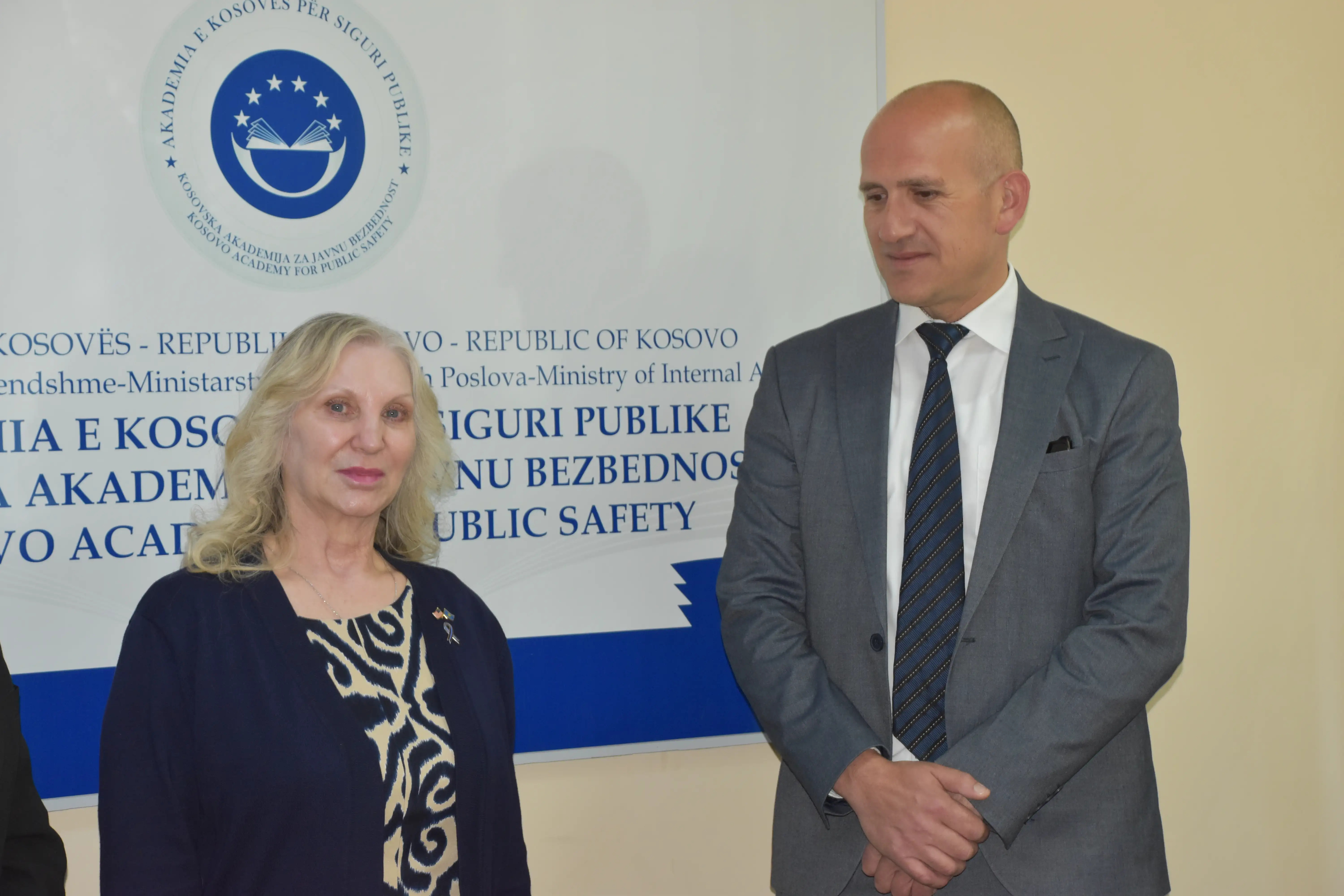 Atasheja e Ambasadës së SHBA-ve në Kosovë, Kimberly Riffe, zhvilloi takim lamtumirës në AKSP