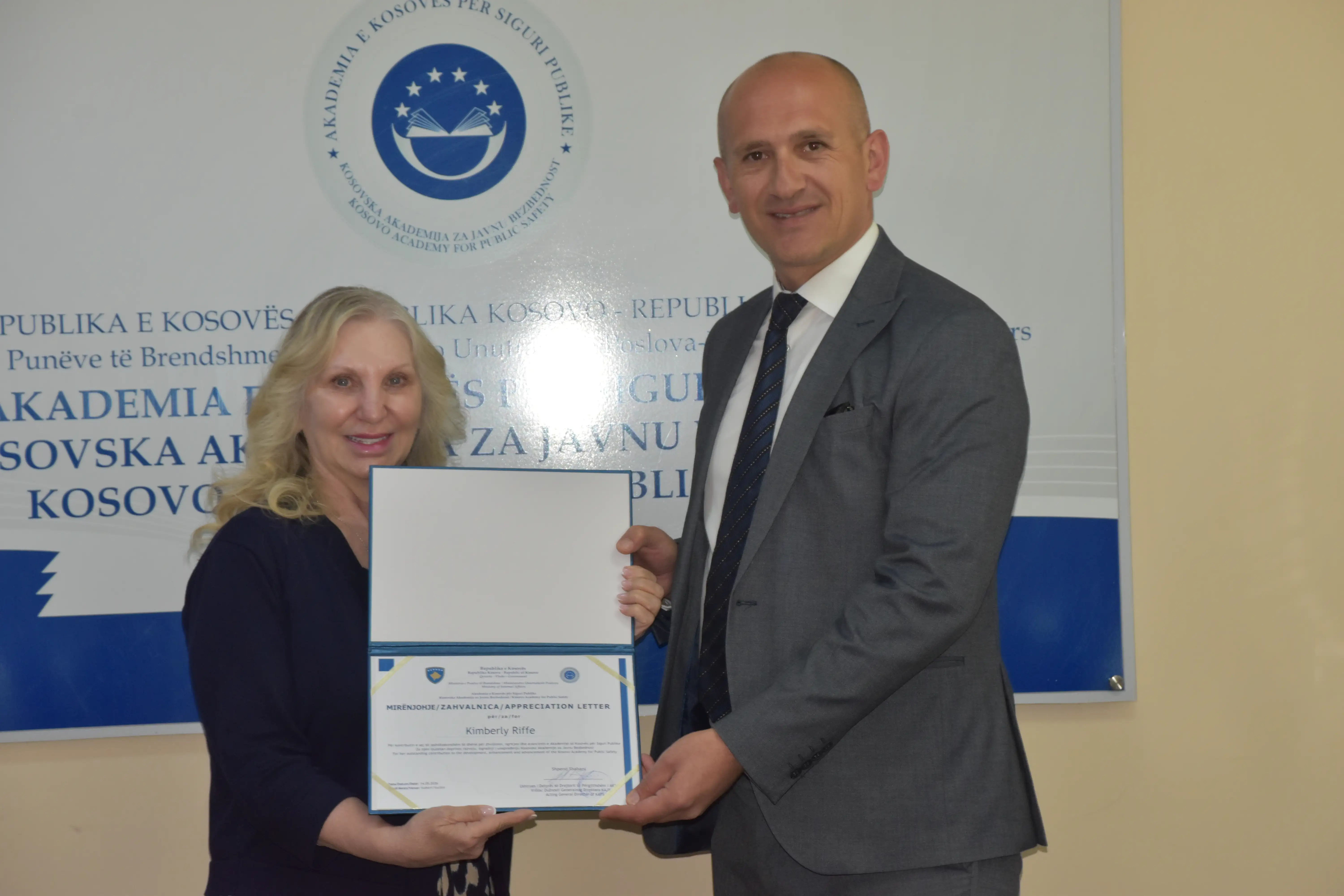 Atasheja e Ambasadës së SHBA-ve në Kosovë, Kimberly Riffe, zhvilloi takim lamtumirës në AKSP