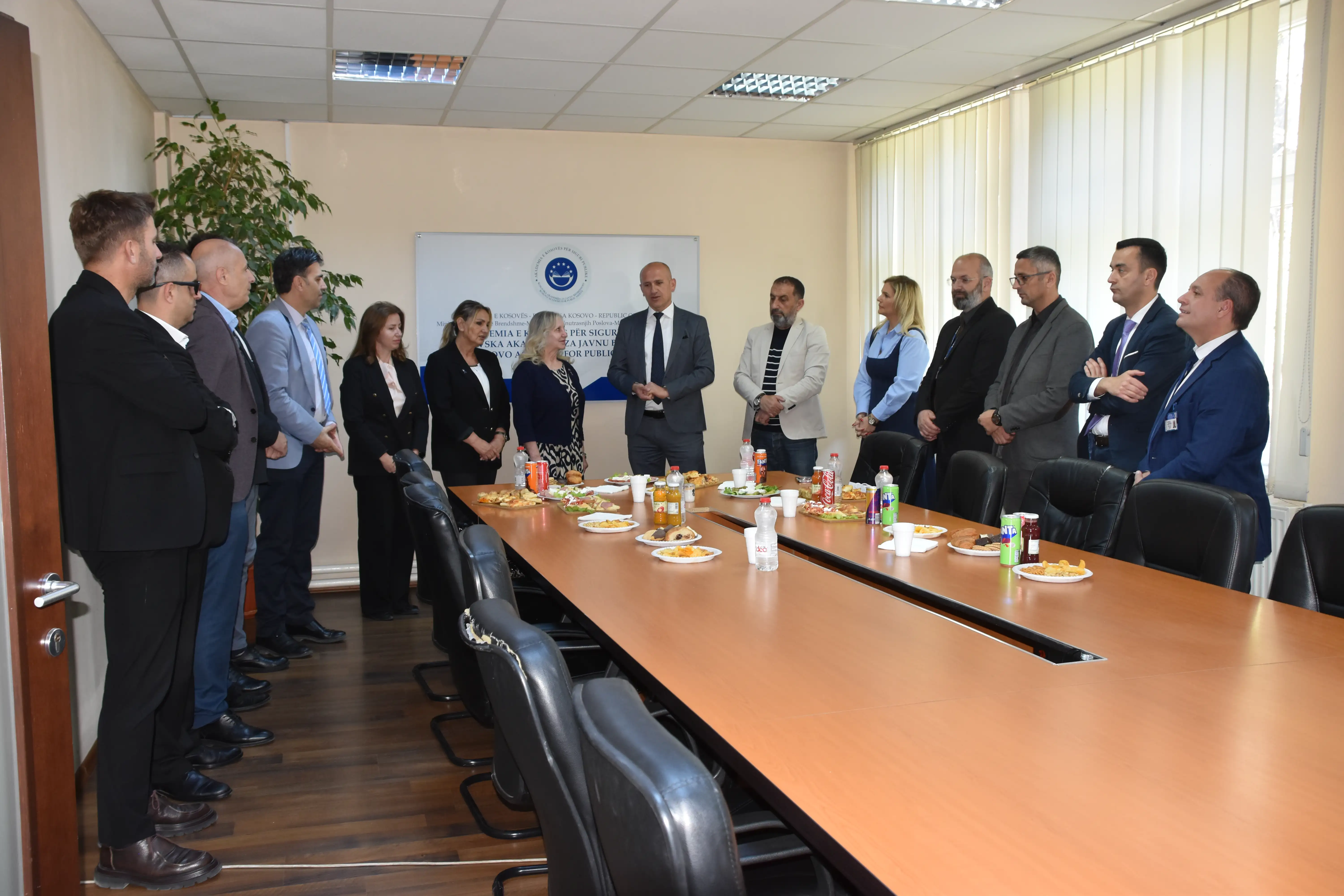 Atasheja e Ambasadës së SHBA-ve në Kosovë, Kimberly Riffe, zhvilloi takim lamtumirës në AKSP