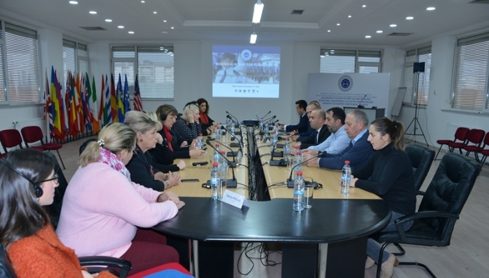 Nj&euml; delegacion i femrave police nga Mbret&euml;ria e Bashkuar vizitoi Akademin&euml; 