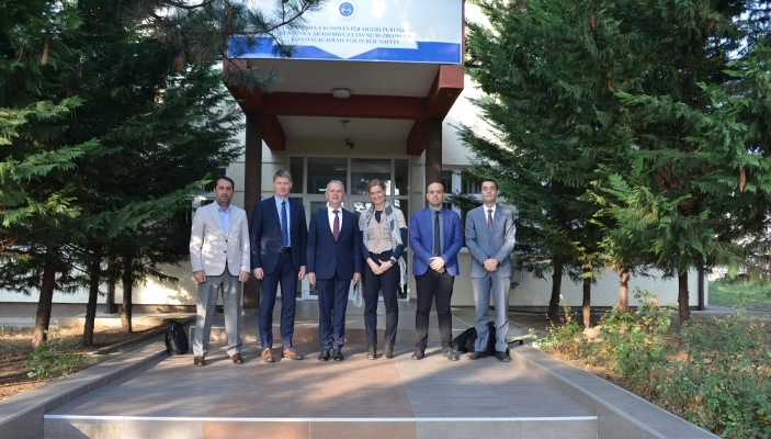   Z&euml;vend&euml;sdrejtori i Kolegjit Universitar Policor t&euml; Norvegjis&euml; Tor Tanke Holm vizitoi Akademin&euml;