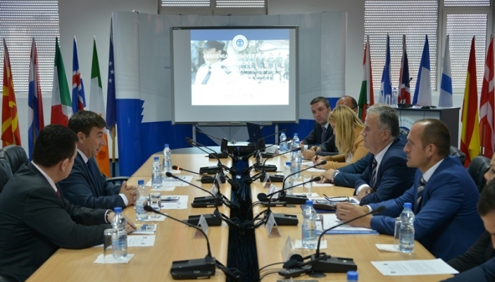 Ministri Bajrami vizitoi Akademin&euml; e Kosov&euml;s p&euml;r Siguri Publike