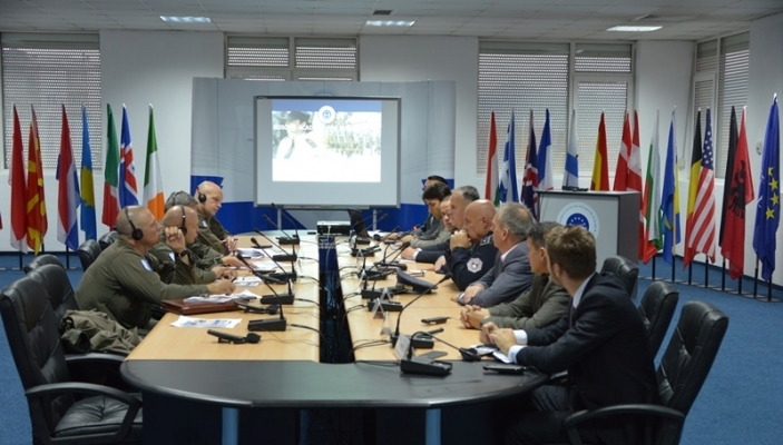 Z&euml;vend&euml;s komandanti n&euml; largim i KFOR-it, Gjeneral Brigade Wessely vizitoi Akademin&euml;