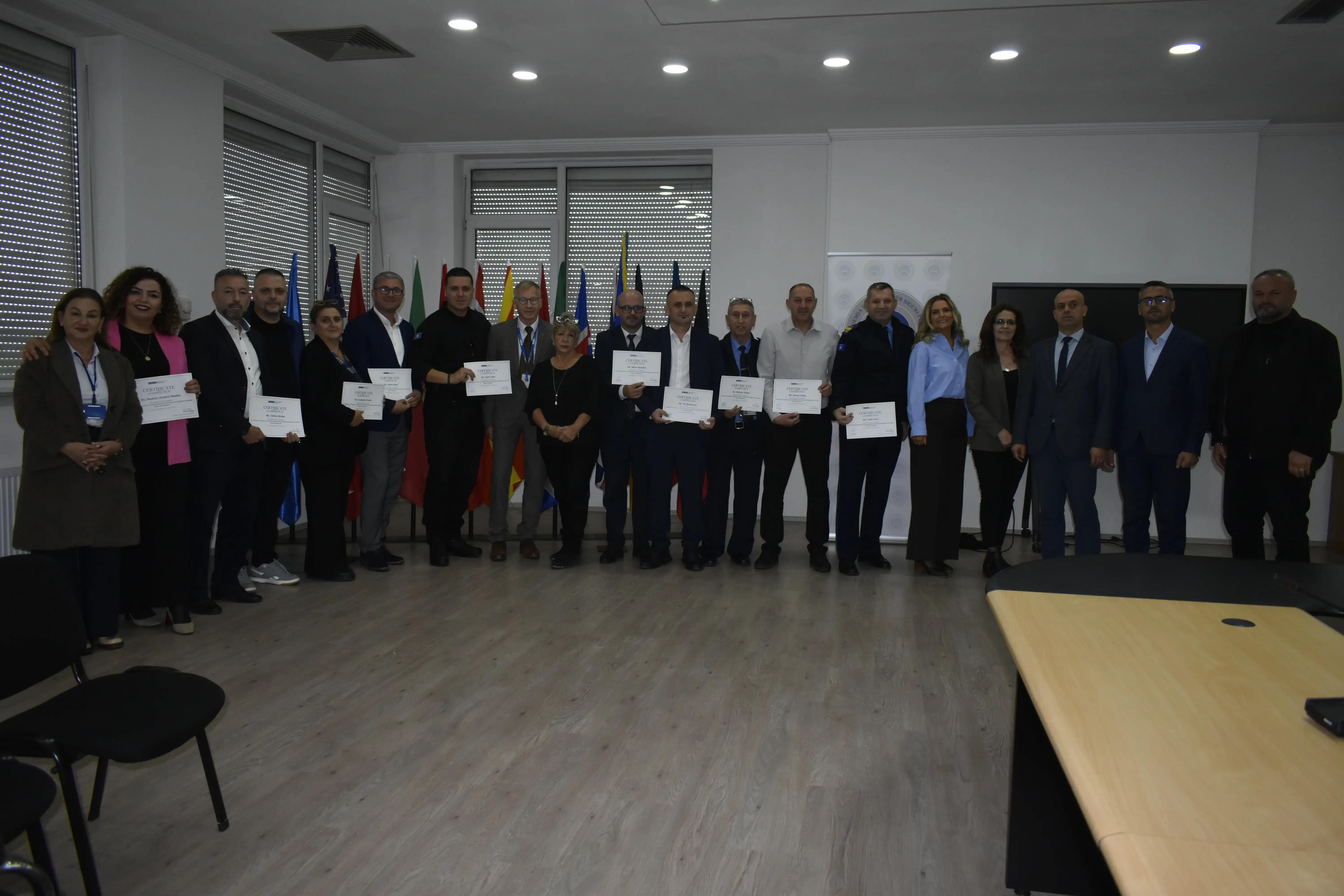 Certifikohen 12 zyrtarë në Trajnimin për Trajner në zhvillimin e Kurrikulave në Akademinë e Kosovës për Siguri Publike